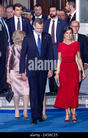 Oviedo, Espagne. 18 Oct, 2019. Princess Sofia, La Princesse Leonor, le roi Felipe et Letizia assister à la reine la Princesse des Asturies 2019 Cérémonie de remise des prix au théâtre Campoamor d'Oviedo, Espagne, le 18 octobre 2019. Credit : Jimmy Olsen/Media Espagne*** ***aucune perforation/Alamy Live News Banque D'Images