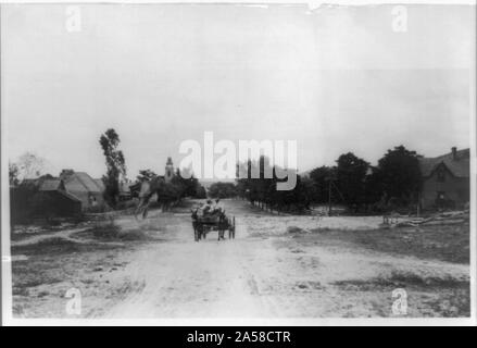 Expédition punitive de l'armée américaine après Villa, 1916 : scène de rue dans la ville de Colonia Juarez Mormon, montrant deux hommes en chariot tiré par des mules Banque D'Images