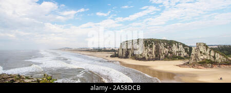 Praia da Guarita, plage de garde, Torres, Rio Grande do Sul, Brésil Banque D'Images