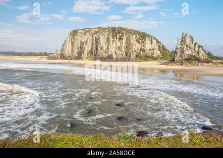 Praia da Guarita, plage de garde, Torres, Rio Grande do Sul, Brésil Banque D'Images