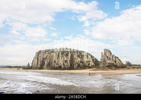 Praia da Guarita, plage de garde, Torres, Rio Grande do Sul, Brésil Banque D'Images