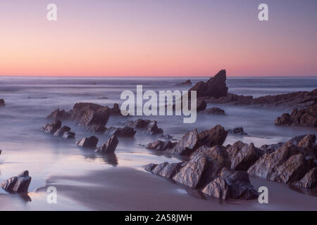 Coucher du soleil dans la plage de Barrika, Pays Basque Banque D'Images