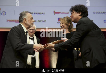 18 octobre 2019, Lyon, France : réalisateur américain Francis Ford Coppola a reçu le Prix 2019 de la Corée du Sud par Lumiere réalisateur Bong Joon-ho (R) et de la France l'actrice Nathalie Baye (2e R) dans le cadre de la 10e édition du festival du film festival Lumière à Lyon, France..Photo de James Colburn (Image Crédit : © James Colburn/Zuma sur le fil) Banque D'Images