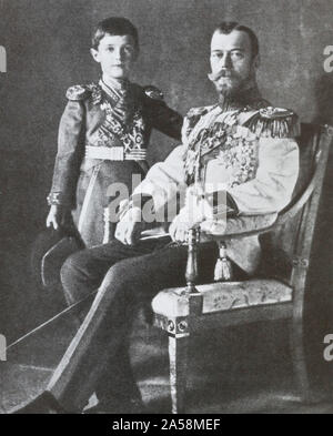 Sa Majesté l'empereur russe Nicolas II avec l'héritier du trône Cesarevitch Alexeï Nikolaïevitch. 1913. Banque D'Images