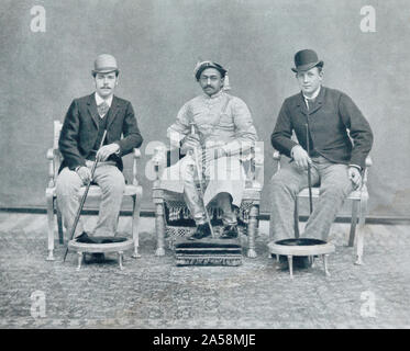 Le futur empereur russe Tsarévitch Nicolas II (à gauche) et le grec Prince George (à droite) et Prabhu Narayan Singh (Maharaja Benares) - la ville de Bénarès (Varanasi, Inde). 1893. Banque D'Images