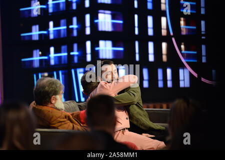 (De gauche à droite) Finalistes Tim Wilson, Paddy Smyth et James Doran durant la finale en direct de la deuxième série de Channel 4, le Cercle, à Salford, Manchester. Banque D'Images