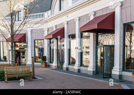 RICHMOND, CANADA - 10 AVRIL 2019 : Centre commercial McArthurGlen Designer Outlet Vancouver Airport avec des marques célèbres Banque D'Images