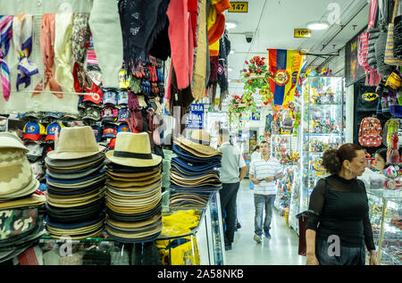El Hueco zone commerçante, à l'intérieur de l'un des centres commerciaux El Hueco, Carabobo avenue, Medellin, Colombie Banque D'Images