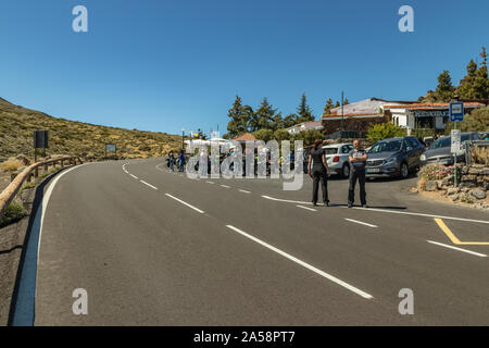 El Portillo, Tenerife, Espagne - 07 juillet, 2019 : : Restaurant et parking sur la route principale à la noth Parc National de Teide. Banque D'Images