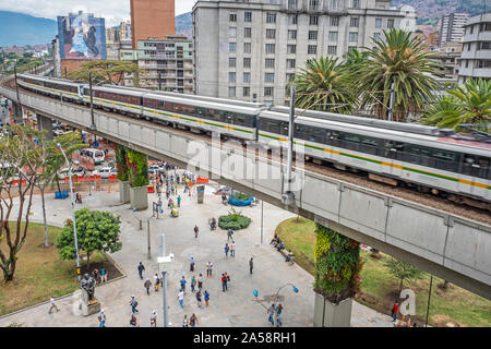 Métro, métro, une ligne entre Prado et de l'hôpital gare, centre-ville, Skyline, Medellin, Colombie Banque D'Images