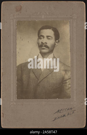 Homme non identifié, tête-et-épaules portrait, assis, face vers la gauche Banque D'Images