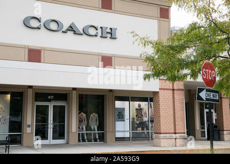 Un logo affiche à l'extérieur d'un Coach store à Queenstown, Maryland le 5 août 2019. Banque D'Images