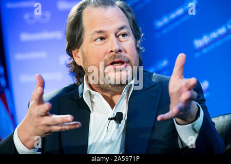 Marc Benioff, président et co-PDG de Salesforce.com, inc. (Salesforce) parle au cours d'une manifestation à Washington, D.C., le 18 octobre 2019. Banque D'Images