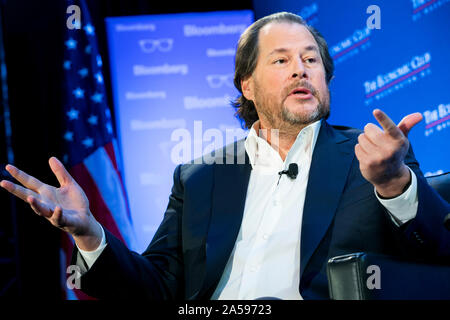 Marc Benioff, président et co-PDG de Salesforce.com, inc. (Salesforce) parle au cours d'une manifestation à Washington, D.C., le 18 octobre 2019. Banque D'Images