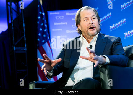 Marc Benioff, président et co-PDG de Salesforce.com, inc. (Salesforce) parle au cours d'une manifestation à Washington, D.C., le 18 octobre 2019. Banque D'Images