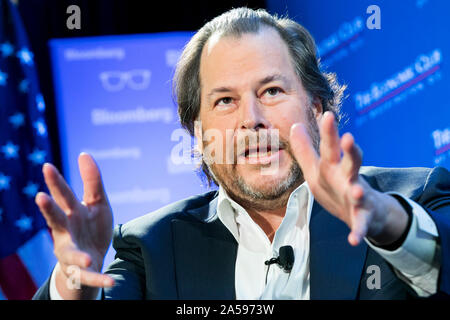 Marc Benioff, président et co-PDG de Salesforce.com, inc. (Salesforce) parle au cours d'une manifestation à Washington, D.C., le 18 octobre 2019. Banque D'Images