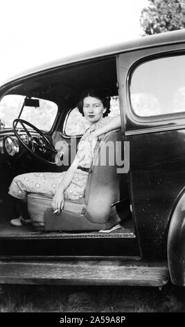 Femme assise en voiture, Texas ca. 1937 Banque D'Images