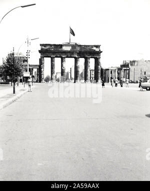 Vue de la porte de Brandebourg à Berlin, prises en 1955 Banque D'Images