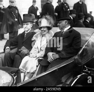 Le président Coolidge, Mme Coolidge et le sénateur Curtis sur le chemin de la capitale le 4 mars 1925 Banque D'Images