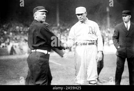 John McGraw, New York, NL et Davis, Philadelphie, AL (baseball) ca. 1911 Banque D'Images