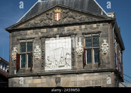 Façade de l'ancienne Balance (De Waag), un musée à la place du marché à Gouda, Hollande Banque D'Images