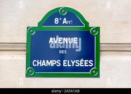 PARIS - Mai 07 : plaque de rue de la rue Champs-Élysées, dans le 8ème arrondissement de Paris le 07 mai. 2017 en France Banque D'Images