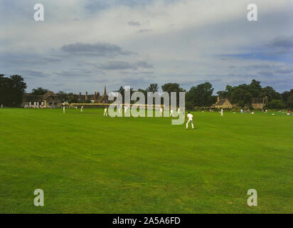 Match de Cricket Club, Lacock, Wiltshire, England, UK Banque D'Images