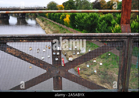 Lovelocks joint à pont sur la rivière Ribble à Preston Banque D'Images