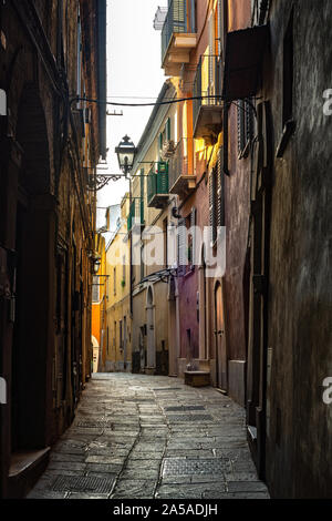 Ruelle dans le centre historique de Chieti Banque D'Images