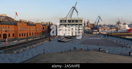 Vladivostok, Russie - le 29 janvier 2019 : Panorama du remblai du prince héritier. Banque D'Images