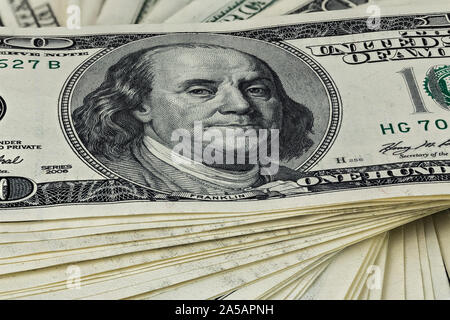 Une impression faussée de vieux billets de banque en dollars us - a proximité shot. Banque D'Images