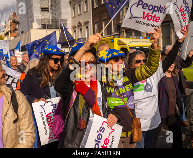 Londres, Royaume-Uni. 19 Oct, 2019. Brexit peuples Anti Vote Westminster Londres Angleterre Mars 19 Oct 2019 Plus d'un million de mines Brexit pro les peuples voter les militants ont défilé dans le centre de Londres aujourd'hui pour faire entendre leur voix contre le premier ministre Boris Johnson dernière transaction comme le Parlement a siégé en session un Samedi pour la première fois depuis la guerre des Malouines en 1982. Photo : Brian Harris/Alamy News Crédit : BRIAN HARRIS/Alamy Live News tags (mots-clés) Banque D'Images