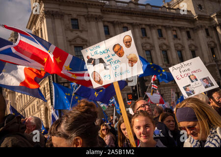 Londres, Royaume-Uni. 19 Oct, 2019. Brexit peuples Anti Vote Westminster Londres Angleterre Mars 19 Oct 2019 Plus d'un million de mines Brexit pro les peuples voter les militants ont défilé dans le centre de Londres aujourd'hui pour faire entendre leur voix contre le premier ministre Boris Johnson dernière transaction comme le Parlement a siégé en session un Samedi pour la première fois depuis la guerre des Malouines en 1982. Photo : Brian Harris/Alamy News Crédit : BRIAN HARRIS/Alamy Live News tags (mots-clés) Banque D'Images