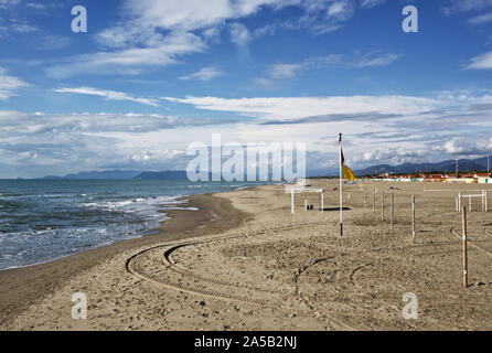 Forte dei Marmi, Toscane, Italie : Vue de dessus de la plage à l'automne Banque D'Images