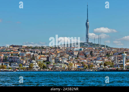 ISTANBUL Turquie USKUDAR SKYLINE AVEC LA RADIO - TV CITY TOWER PLACE Banque D'Images