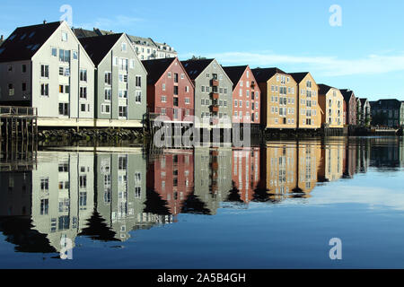 Entrepôt sur pieux, Trondheim, Norvège. Banque D'Images