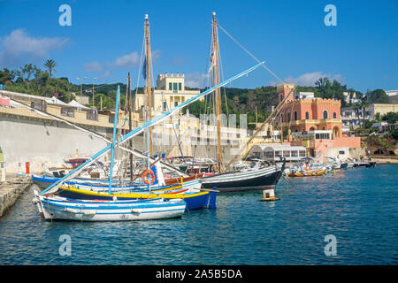 Port de bateaux à Tricase Porto, Lecce, Pouilles, Italie Banque D'Images