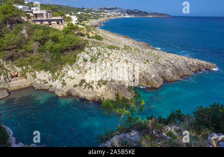 La plage idyllique et baie de Cala dell'Acquaviva à Castro, Lecce, Pouilles, Italie Banque D'Images