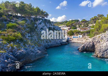 La plage idyllique et baie de Cala dell'Acquaviva à Castro, Lecce, Pouilles, Italie Banque D'Images