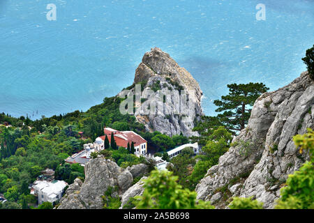 Magnifique paysage de montagne avec falaise Divo en Crimée Banque D'Images