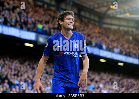 Londres, Angleterre. 19 octobre Chelsea's Marcos Alonso au cours de la Premier League match entre Newcastle United et Chelsea à Stamford Bridge, Londres le samedi 19 octobre 2019. (Crédit : Leila Coker | MI News) photographie peut uniquement être utilisé pour les journaux et/ou magazines fins éditoriales, licence requise pour l'usage commercial Crédit : MI News & Sport /Alamy Live News Banque D'Images