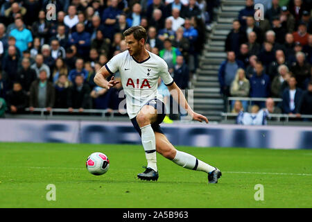 Londres, Royaume-Uni. 19 Oct, 2019. Jan Vertonghen de Tottenham Hotspur lors de la Premier League match entre Tottenham Hotspur et Watford à Tottenham Hotspur Stadium, Londres, Angleterre le 19 octobre 2019. Smeeth photo de Tom. Usage éditorial uniquement, licence requise pour un usage commercial. Aucune utilisation de pari, de jeux ou d'un seul club/ligue/dvd publications. Credit : UK Sports Photos Ltd/Alamy Live News Banque D'Images