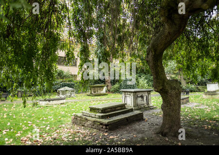 Les tombes à St George's Gardens, Bloomsbury, Londres Banque D'Images