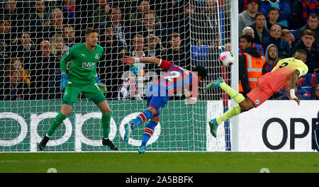 Londres, Royaume-Uni. 19 octobre la ville de Manchester Gabriel Jésus scores au cours English Premier League entre Manchester City et Crystal Palace à Selhurst Park Stadium, Londres, Angleterre le 19 octobre 2019 : Crédit photo Action Sport/Alamy Live News Banque D'Images