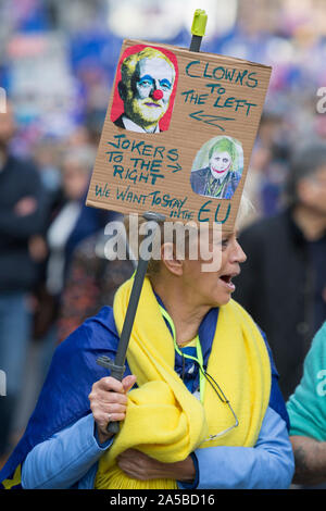 Le jour que les députés assis sur un samedi (la première fois en 37 ans et surnommé "super Saturday") afin de voter pour le premier ministre Boris Johnson's Brexit traiter avec l'UE à Bruxelles, d'un million d'Remainers (selon les organisateurs) ont défilé dans la capitale pour manifester leur opposition à un Brexit et appelant à un vote, le 19 octobre 2019, à Londres, en Angleterre. Banque D'Images