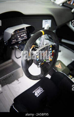 Vallelunga, en Italie le 15 septembre 2019. Close up of course voiture Cupra volant en détail au point sélective de pilotage Banque D'Images