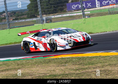 Vallelunga, en Italie le 15 septembre 2019. Toute la longueur de course Lamborghini ouragan en action au cours de la race blurred motion Contexte Banque D'Images