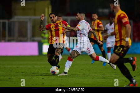 Napoli, Italie. 19 Oct, 2019. Viola (Bénévent) déjouée de Buonaiuto (Pérouse) lors de Bénévent contre Pérouse, soccer italien Serie B Championnat Hommes en Benevento, Italie, le 19 octobre 2019 - LPS/Andrea DÃ'Â'Amico Crédit : Andrea DÃ'Â'Amico/fil LPS/ZUMA/Alamy Live News Banque D'Images