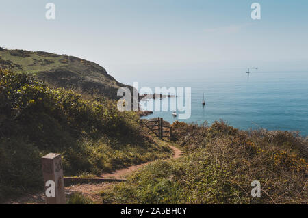 Cornwall baie lantic plage falaises en été beau temps mer en bord de mer en angleterre Banque D'Images