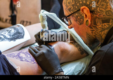 Convention de Tatouage de Liverpool à 2019 Britannia Adelphi Hotel ; les 3 jours de la manifestation à laquelle ont participé 250 UK national et international, la mise en scène des artistes de tatouage tatouage tatouage UK Awards, concours. Organisé par Liverpool tattoo studio 'Design 4 Life", la Convention de Tatouage de Liverpool est considéré comme un incontournable et respecté dans l'industrie montrent, honorant la culture de tatouage, le mode de vie et de l'art Crédit : Cernan Elias/Alamy Live News Banque D'Images